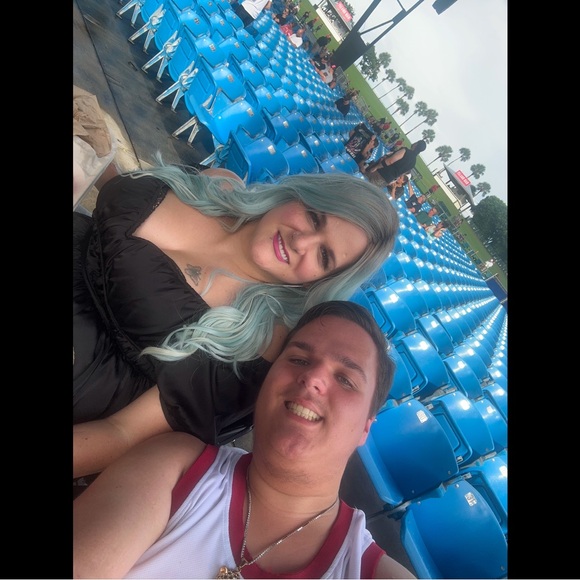 Going Live Now!! Fun times and Giveaways!! - Picture 6 of 7